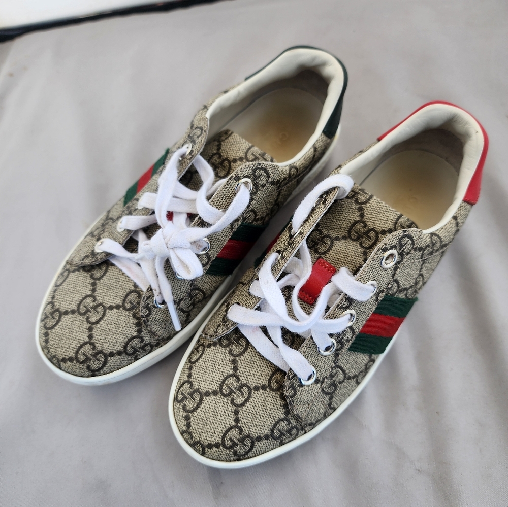 Gucci shose